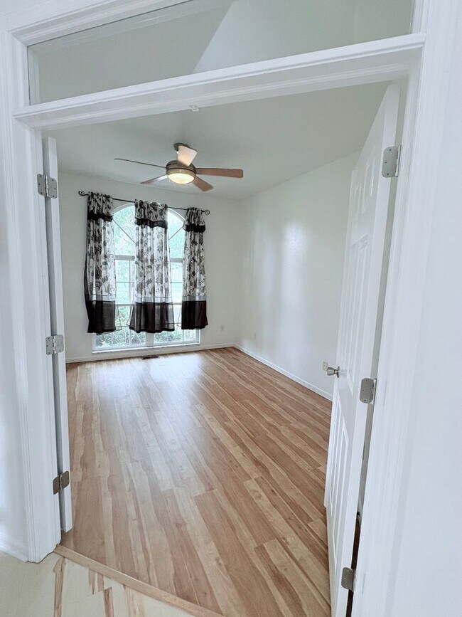 Building Photo - Spacious 4 Bed, 2 Bath Home in Columbus