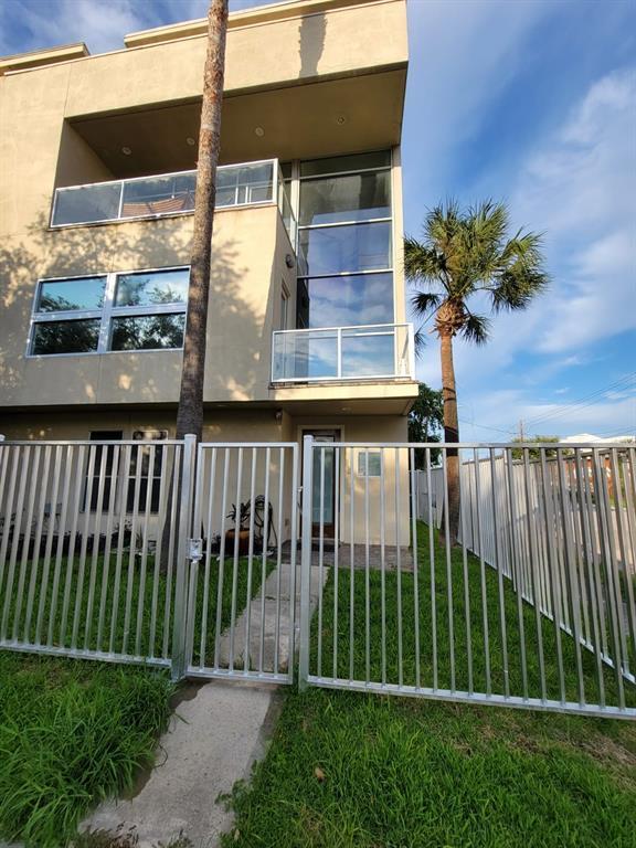 Primary Photo - 1724 Hutchins St