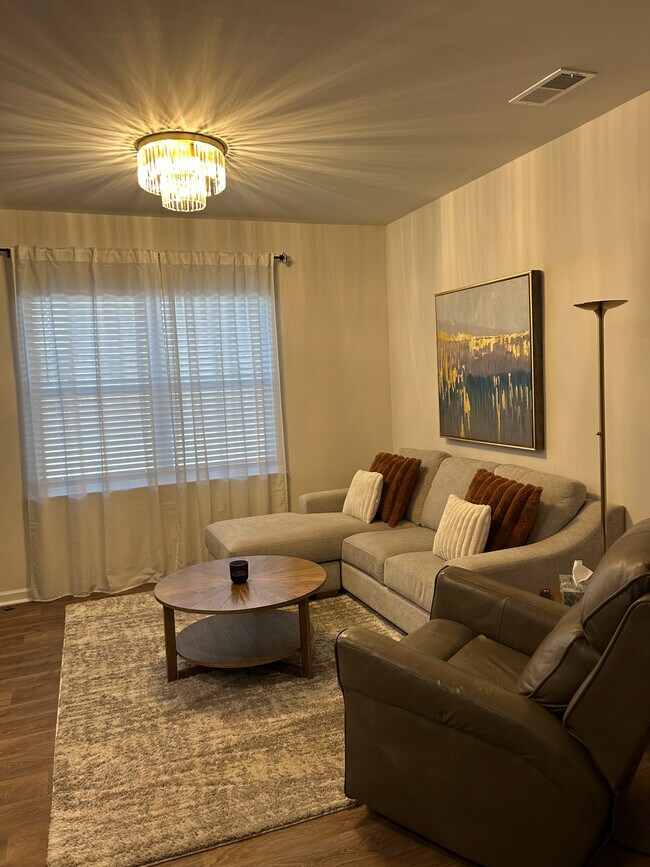 Foto del edificio - Room in Townhome on Murray Br Dr