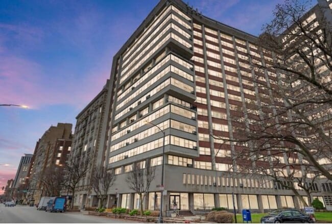 Photo - 3410 N Lake Shore Dr Apartment