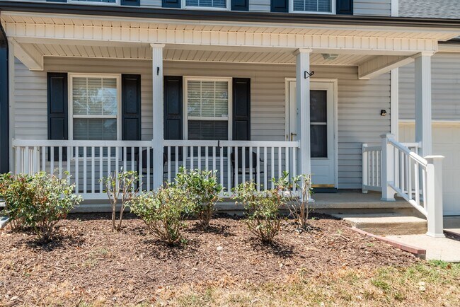 Foto del edificio - AVAILABLE 10/14/25! Welcome to this charmi...