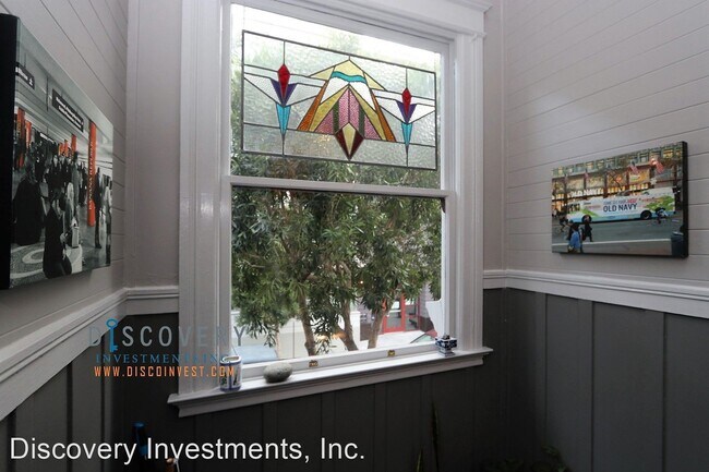 Building Photo - 2 br, 1 bath House - 39 Moss St. #A