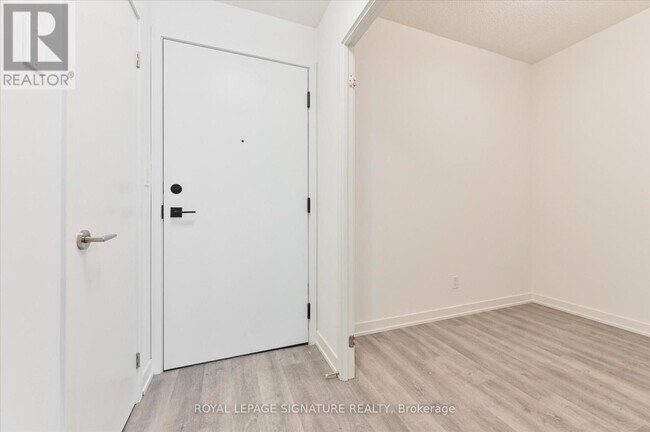 Photo du bâtiment - 38-C338 Simcoe Promenade