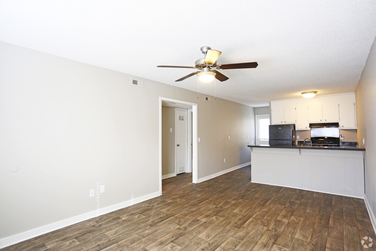 Crestview Huntington Apartments in Concord, NC