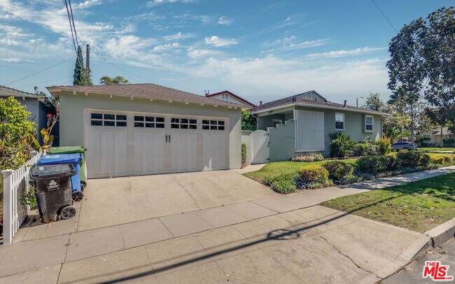 Building Photo - 6321 W 78th Pl
