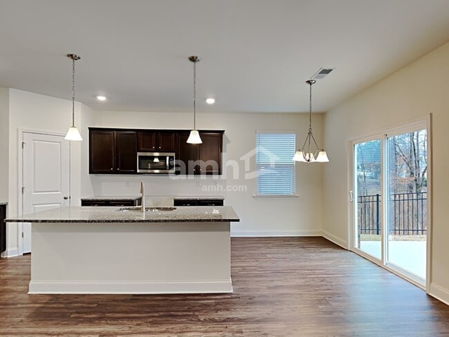 Foto del edificio - 1300 Ashlyn Ct