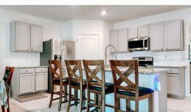 Foto del edificio - AVAILABLE DEC.1ST, 4 BEDROOM ONLY $2500 A ...