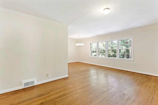 Foto del edificio - 1460 Briarcliff Rd NE