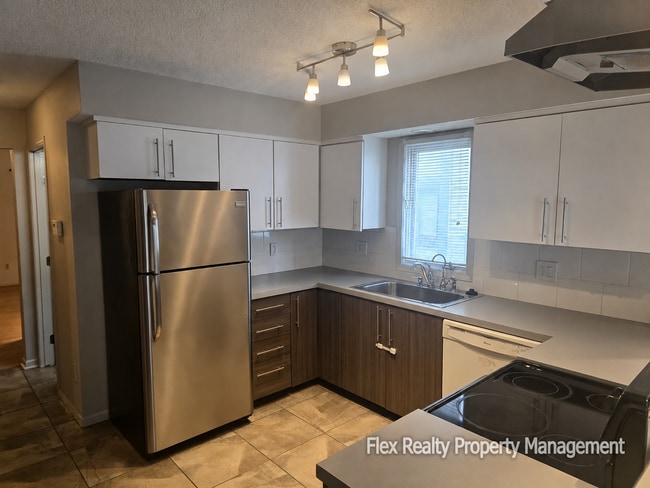 Building Photo - 2-Bedroom Condo in the Maumee City School District