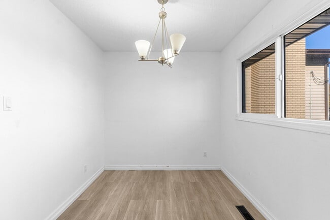 Building Photo - 236 Avenue S North