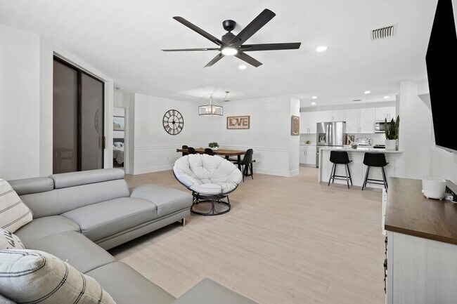 Building Photo - 5140 Floria Way