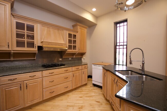 Building Photo - 1306 W Fillmore St