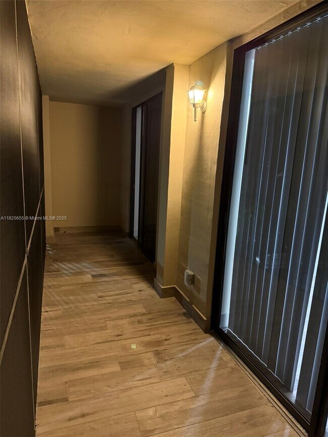 Foto del edificio - 8625 NW 8th St