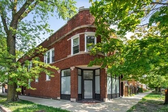 Building Photo - 2959 N Springfield Ave