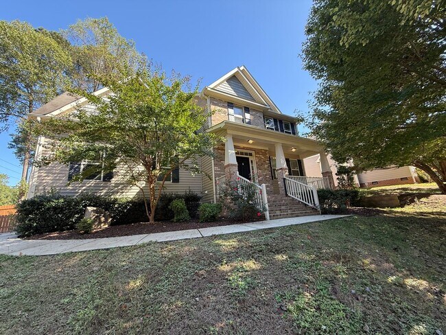 Foto del edificio - Newly Remodeled 4BD, 2.5BA Raleigh Corner-Lot Home with Modern Upgrades in a Prime Location Near ...