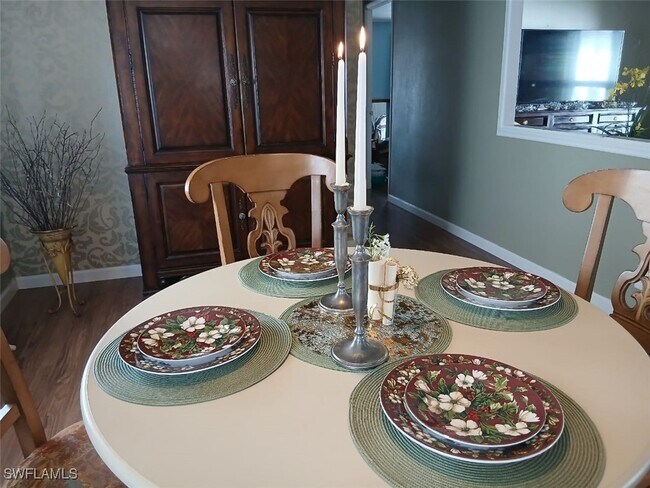 Foto del edificio - 2105 Cypress Ct