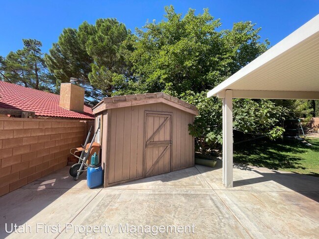 Foto del edificio - 4 br, 2 bath House - 240 S Donlee Drive