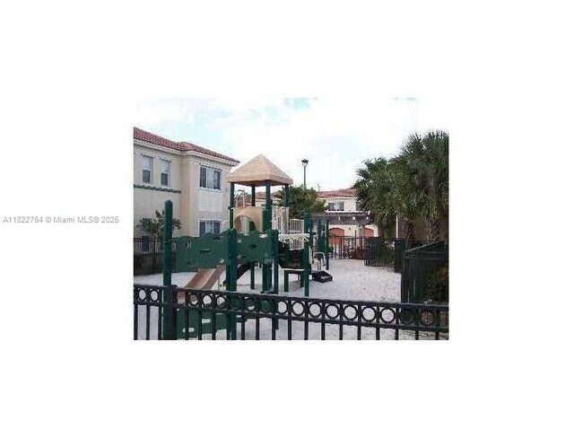 Foto del edificio - 2544 Centergate Dr