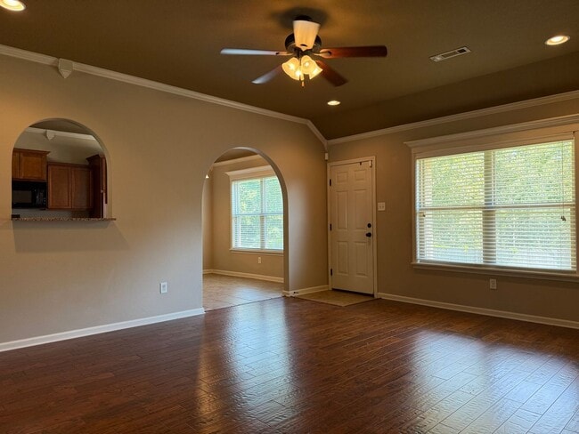 Building Photo - 15229 Skyline Dr