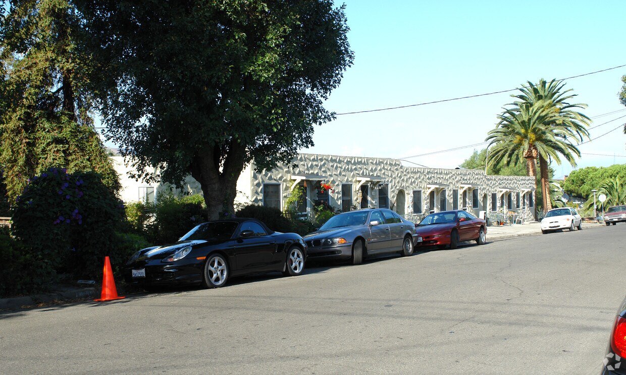 Foto del edificio - 172-182 W G St