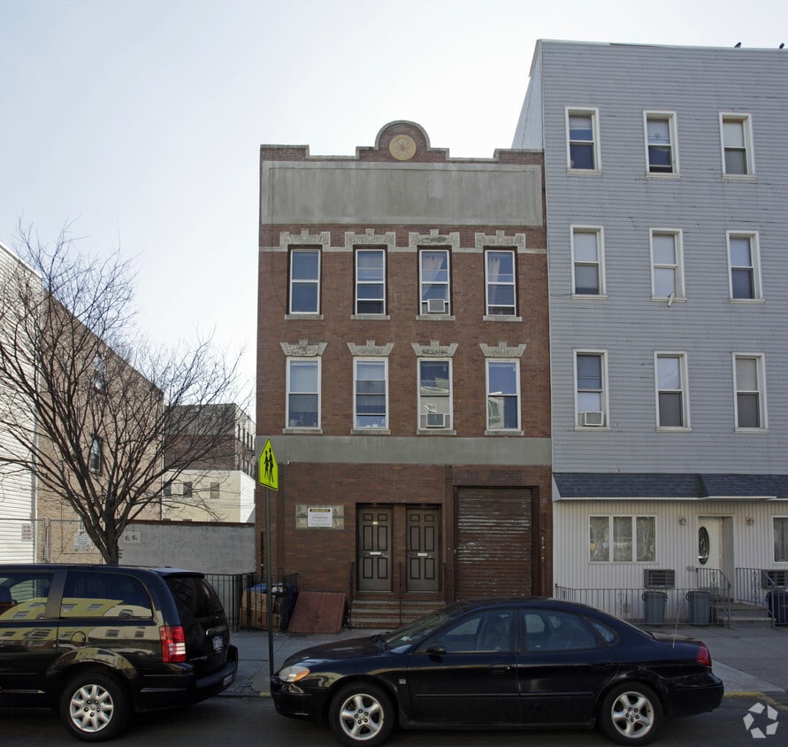 Building Photo - 115 Roebling St