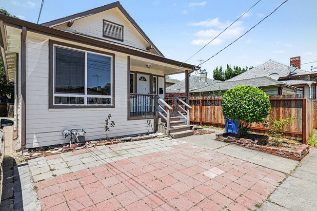 Photo - 1619 Walnut St House