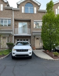 Foto del edificio - 638 Valley Brook Ave