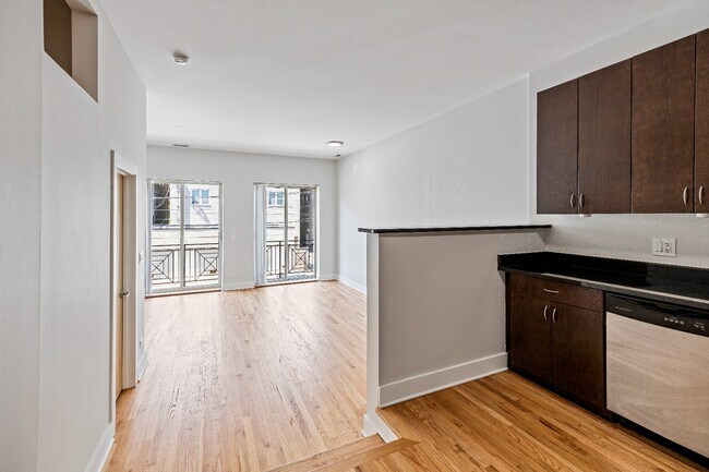 Foto del edificio - 2 bed 2.5 bath Logan Square Duplex