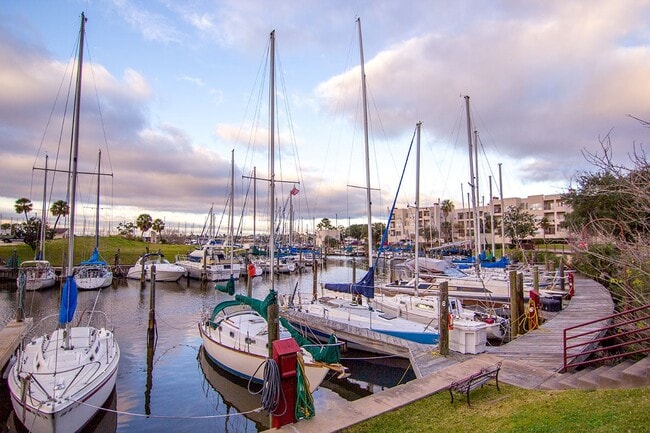 Building Photo - 1302 Marina Bay Dr