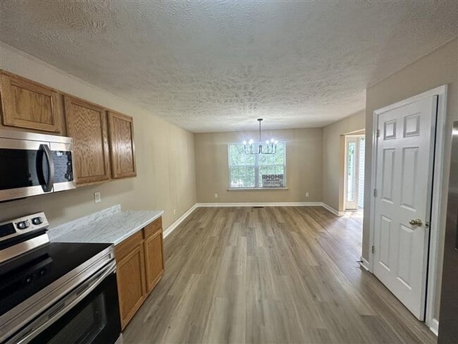 Building Photo - Beautiful renovated home in Hermitage