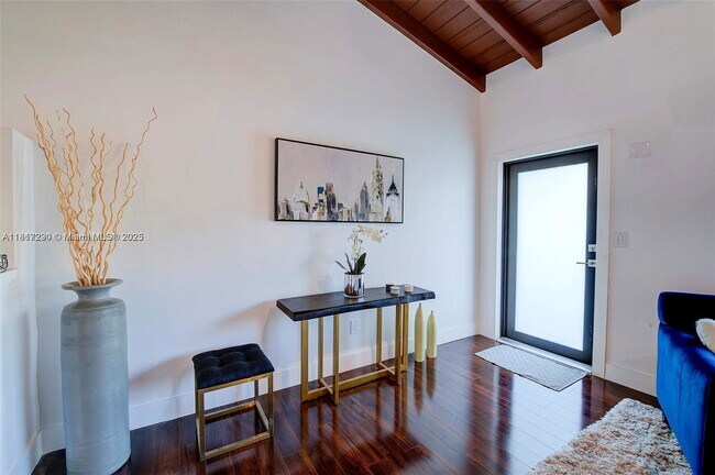 Foto del edificio - Northeast 169th Street, North Miami Beach, FL 33162 - 3 BR 2 BA single-family home