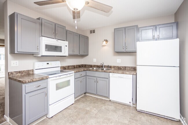 2HAB, 1.5BA - 800 ft² - Windsor Chateau Apartments