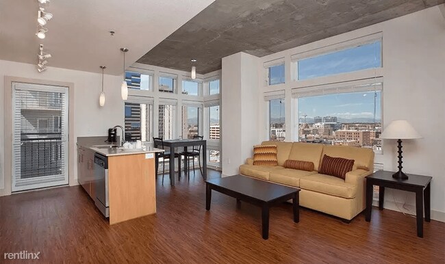 Foto del edificio - 3550 E Brighton Blvd