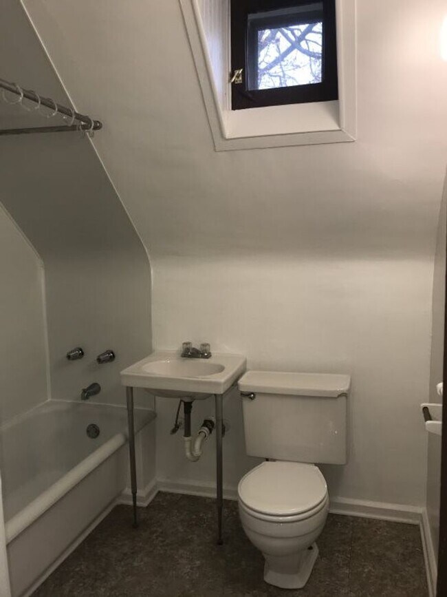 Foto del edificio - 2341 Caledonia