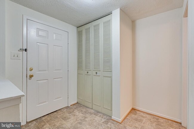 Building Photo - 6518 Alexis Ln