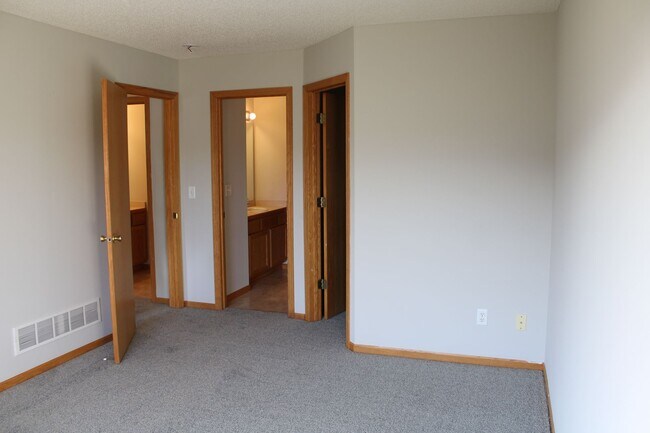 Foto del edificio - Charming 2BR/2BA Townhome in Prime Location