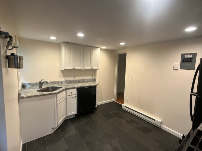 Building Photo - 60 Rockwood St