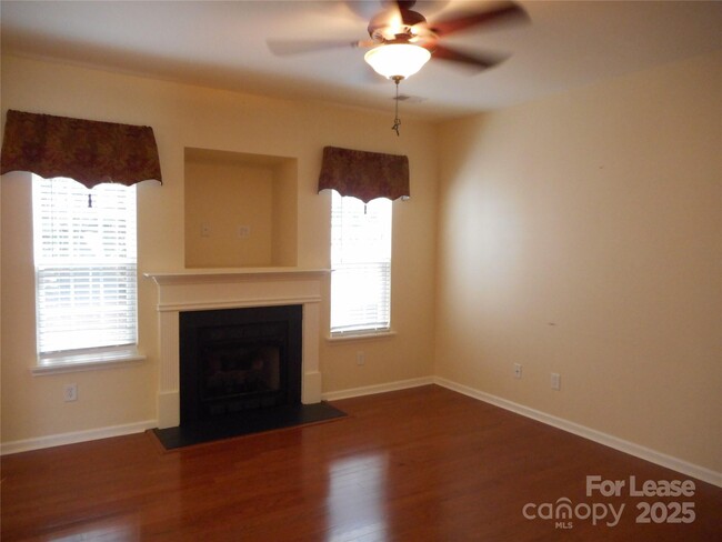 Foto del edificio - 15519 Stronvar House Ln