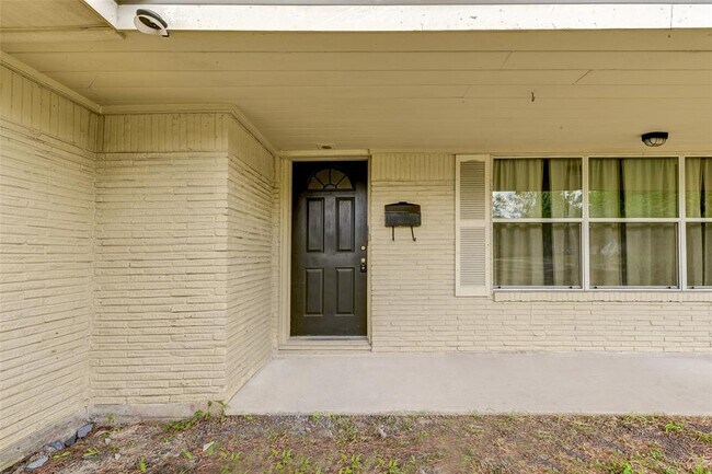 Building Photo - 5250 W Bellfort Ave