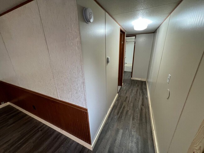 Building Photo - 3 Bedroom 2 Bath Newly Remodeled Mobile Ho...