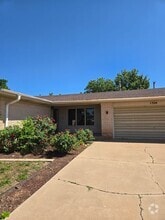 Building Photo - 1324 Stratford Ln