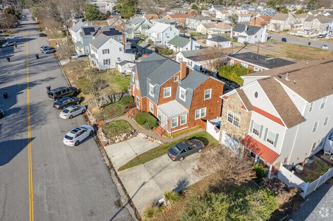 Building Photo - 405 23rd St