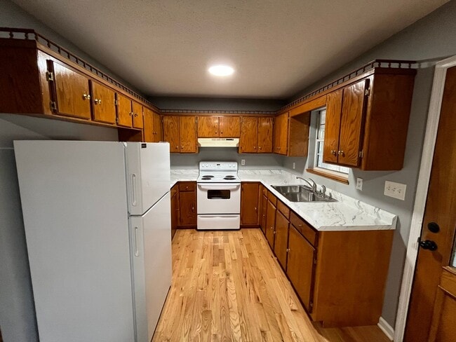 Building Photo - 3 Bedrooms, 2 Bathrooms - Home in Armuchee!!