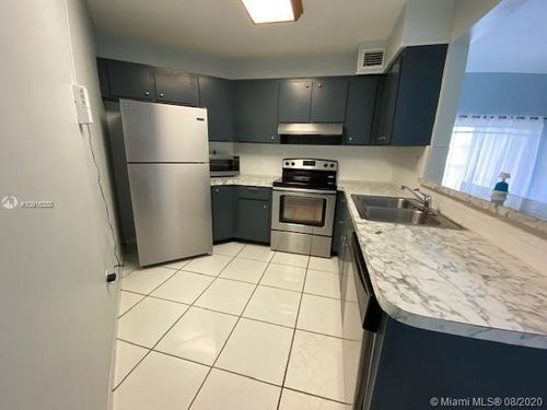 Building Photo - 9431 Fontainebleau Blvd