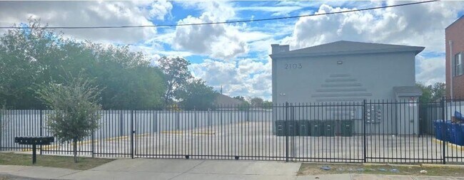 Foto del edificio - 2103 Napoleon St