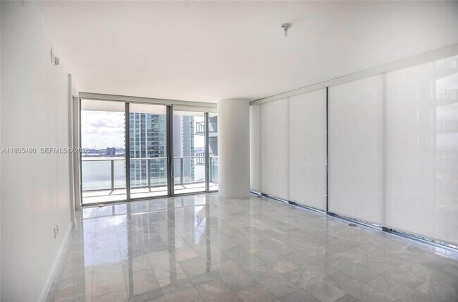 Foto del edificio - 650 NE 32nd St