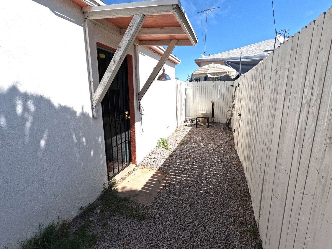 2320 S Solano Dr Unit C, Las Cruces, NM 88001 - Room for Rent in Las Cruces,  NM | Apartments.com