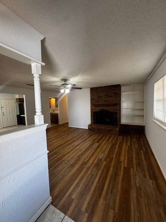 Building Photo - Adorable front  duplex 2bedroom 2bathroom CH/A