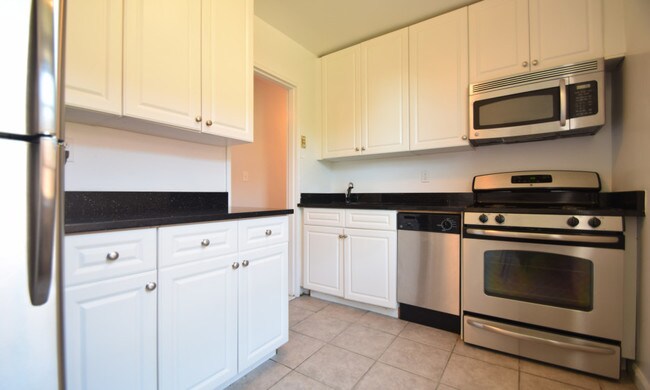 Building Photo - 207 Drake Ave