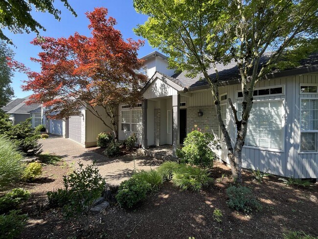 Foto del edificio - Beautifully Updated 3-Bedroom Bethany Home with Chef's Kitchen, Huge Bonus Room and Private Backyard